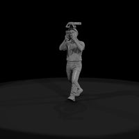 modern-delivery-people-drone-operator — thumbnail 4