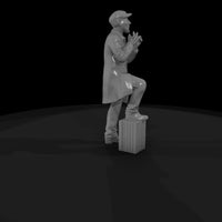 elderly-man-on-crate-ho-scale-diorama-figure-550099 — thumbnail 6